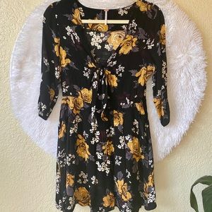 FREE PEOPLE 🌼 Mini Keyhole Dress